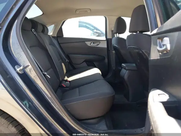 3KPF24AD6KE011477 2019 KIA FORTE - Image 8