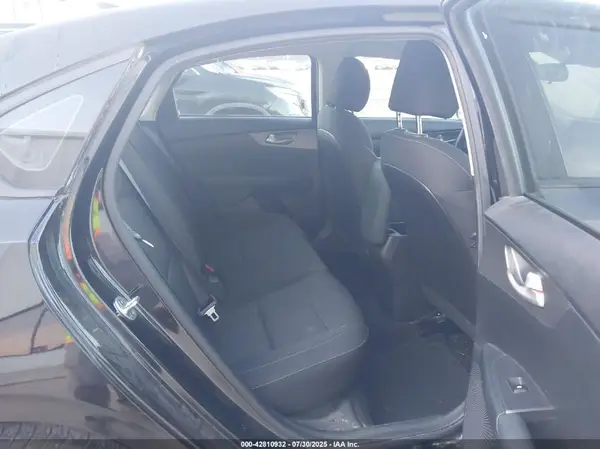 3KPF24AD6KE019594 2019 KIA FORTE - Image 8