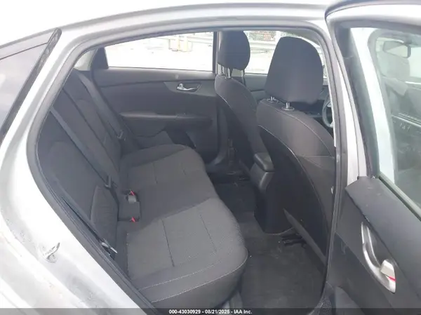 3KPF24AD6KE031454 2019 KIA FORTE - Image 8