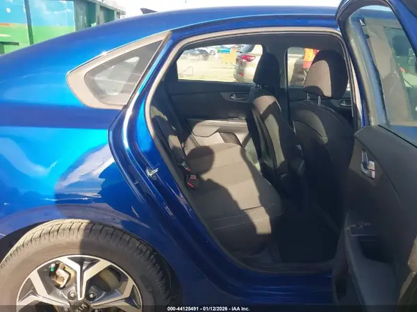 3KPF24AD6KE032491 2019 KIA FORTE - Image 8