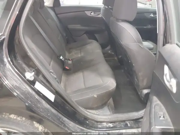3KPF24AD6KE040381 2019 KIA FORTE - Image 8
