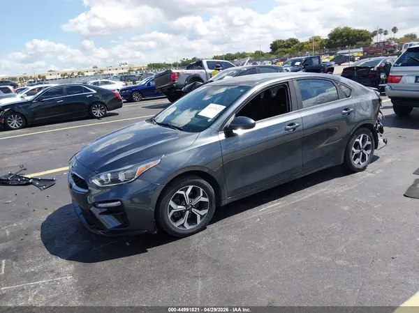 3KPF24AD6KE040445 2019 KIA FORTE - Image 2