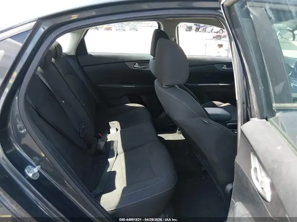 3KPF24AD6KE040445 2019 KIA FORTE - Image 8