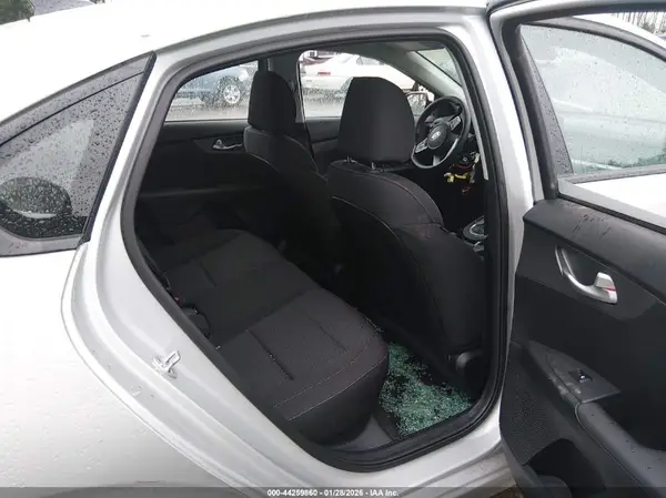 3KPF24AD6KE041546 2019 KIA FORTE - Image 8