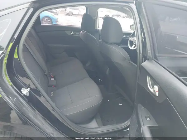 3KPF24AD6KE044804 2019 KIA FORTE - Image 8