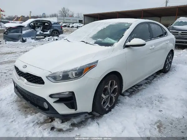 3KPF24AD6KE052207 2019 KIA FORTE - Image 2