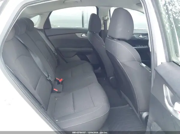 3KPF24AD6KE052207 2019 KIA FORTE - Image 8