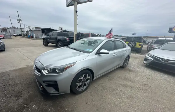 3KPF24AD6KE058556 2019 KIA FORTE - Image 2