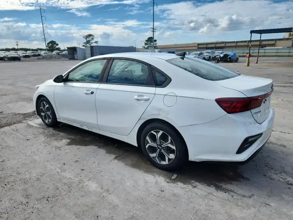 3KPF24AD6KE058735 2019 KIA FORTE - Image 2