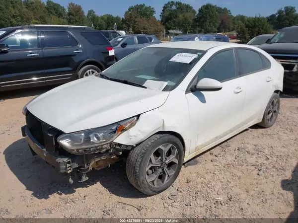 3KPF24AD6KE061103 2019 KIA FORTE - Image 2
