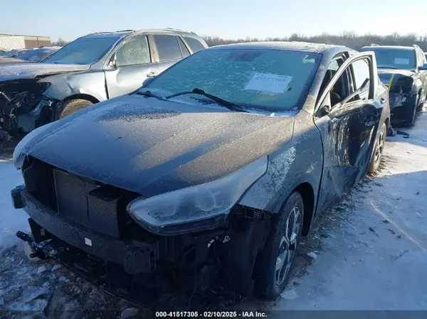 3KPF24AD6KE061425 2019 KIA FORTE - Image 2