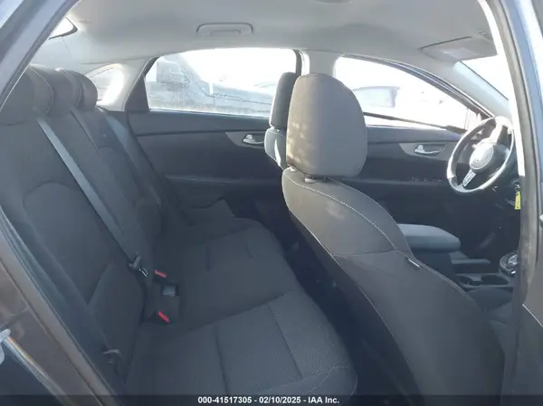 3KPF24AD6KE061425 2019 KIA FORTE - Image 8