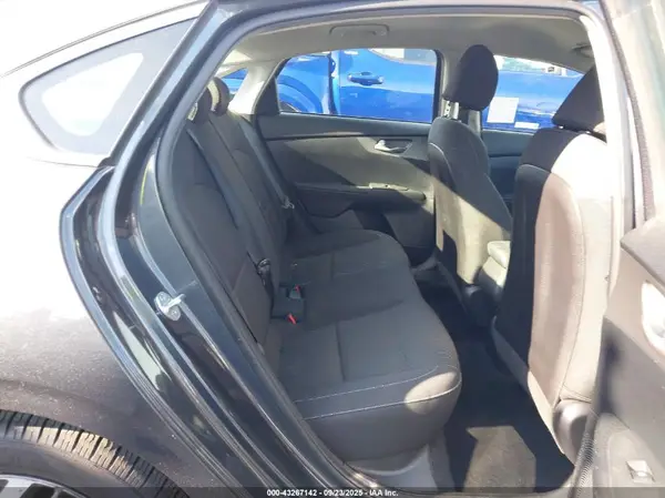 3KPF24AD6KE061604 2019 KIA FORTE - Image 8