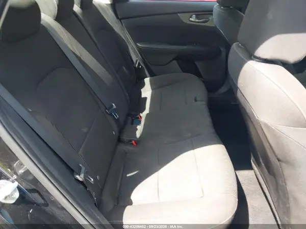 3KPF24AD6KE064096 2019 KIA FORTE - Image 8