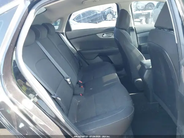 3KPF24AD6KE070125 2019 KIA FORTE - Image 8