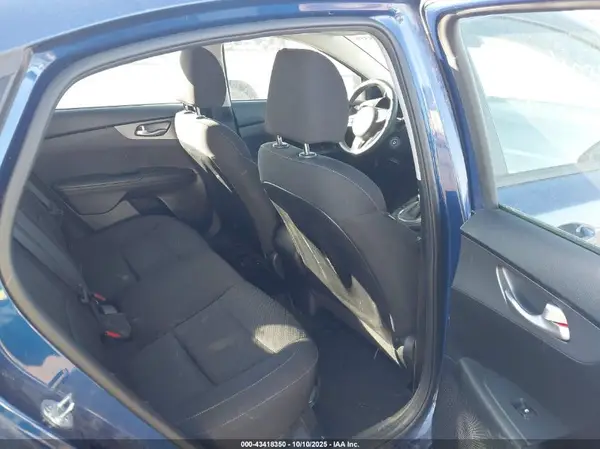3KPF24AD6KE073753 2019 KIA FORTE - Image 8