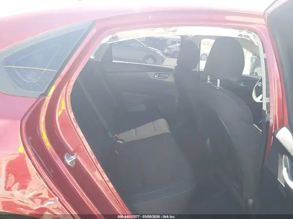 3KPF24AD6KE073865 2019 KIA FORTE - Image 8