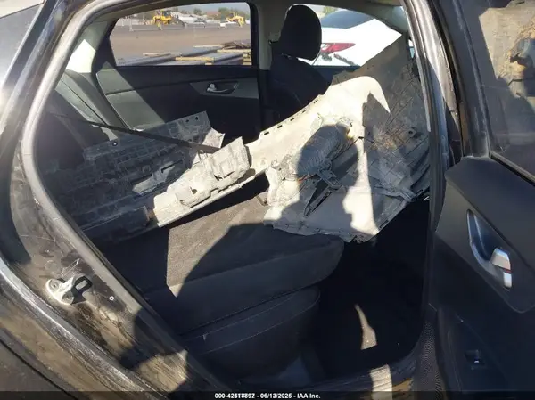 3KPF24AD6KE074269 2019 KIA FORTE - Image 8