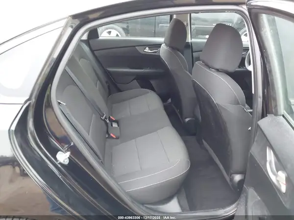 3KPF24AD6KE081402 2019 KIA FORTE - Image 8