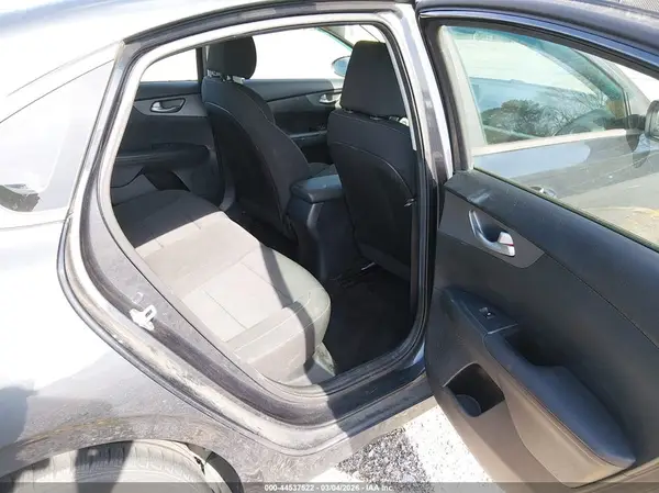 3KPF24AD6KE082906 2019 KIA FORTE - Image 8