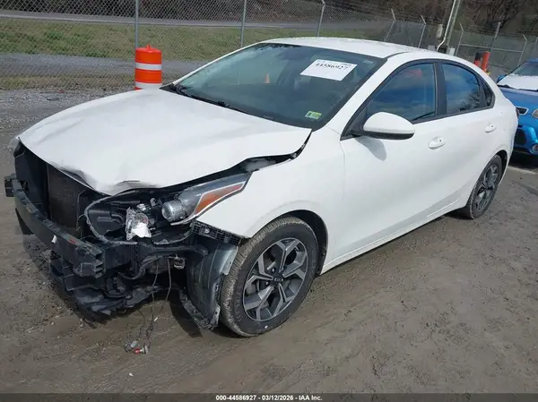 3KPF24AD6KE083392 2019 KIA FORTE - Image 2