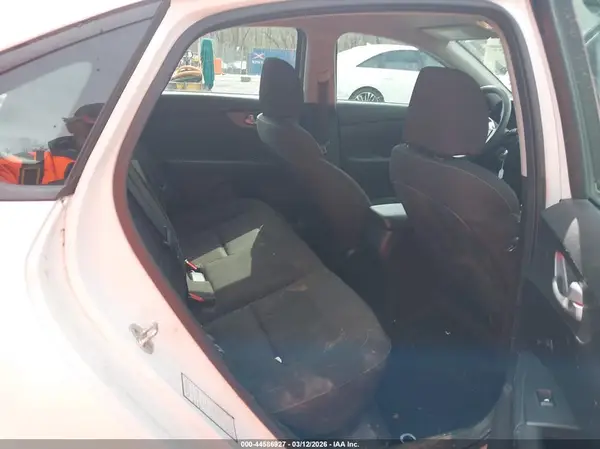 3KPF24AD6KE083392 2019 KIA FORTE - Image 8