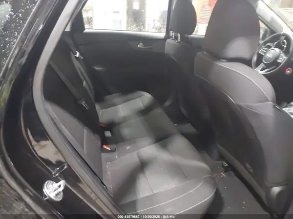 3KPF24AD6KE087488 2019 KIA FORTE - Image 8
