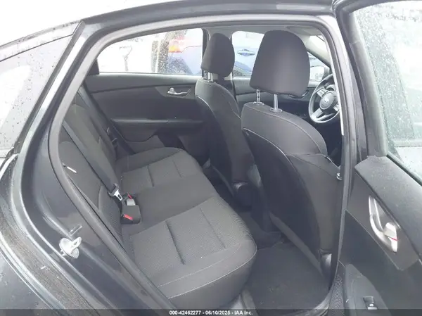 3KPF24AD6KE087975 2019 KIA FORTE - Image 8