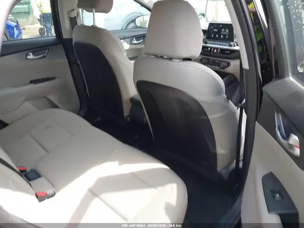 3KPF24AD6KE096577 2019 KIA FORTE - Image 8
