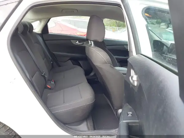 3KPF24AD6KE097390 2019 KIA FORTE - Image 8