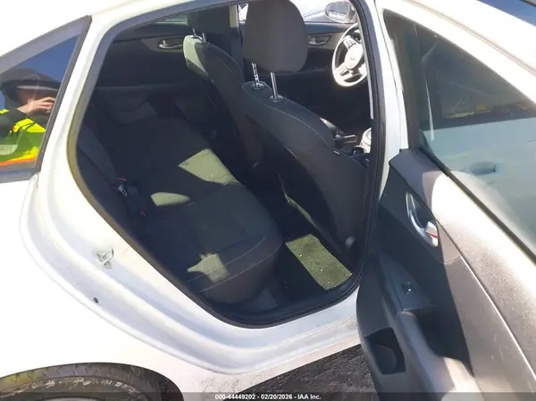 3KPF24AD6KE100997 2019 KIA FORTE - Image 8