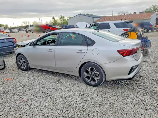 3KPF24AD6KE109733 2019 KIA FORTE - Image 2