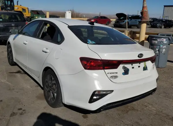3KPF24AD6KE110512 2019 KIA FORTE - Image 2