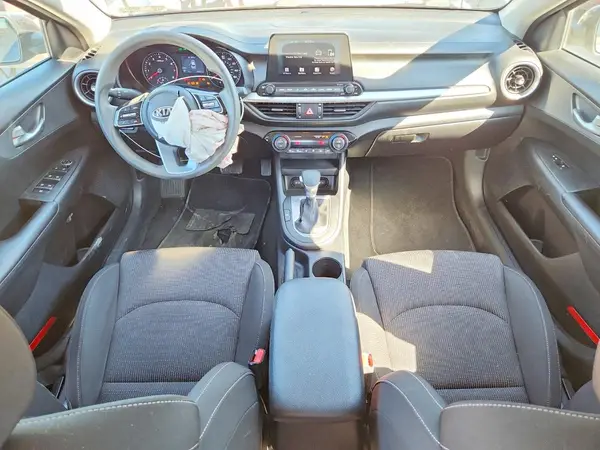 3KPF24AD6KE110638 2019 KIA FORTE - Image 8