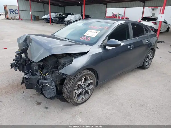 3KPF24AD6KE111143 2019 KIA FORTE - Image 2