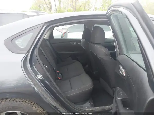 3KPF24AD6KE112339 2019 KIA FORTE - Image 8