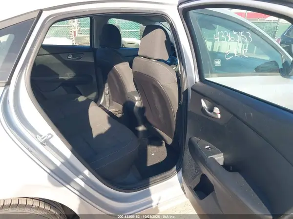 3KPF24AD6KE114043 2019 KIA FORTE - Image 8