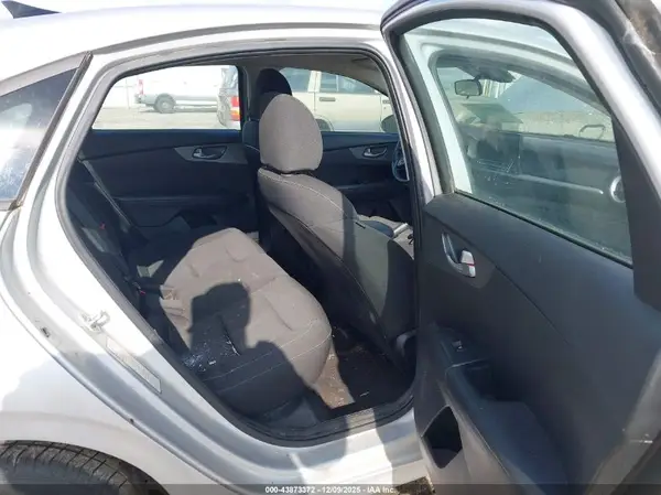 3KPF24AD6KE117721 2019 KIA FORTE - Image 8