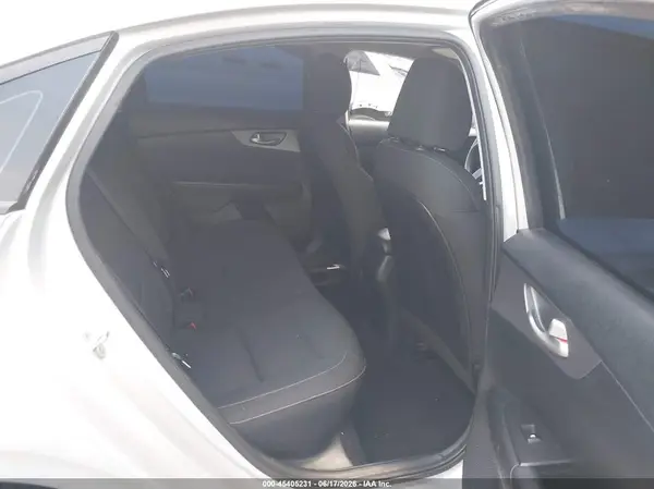 3KPF24AD6KE119937 2019 KIA FORTE - Image 8