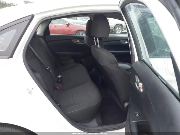 3KPF24AD6KE120019 2019 KIA FORTE - Image 8