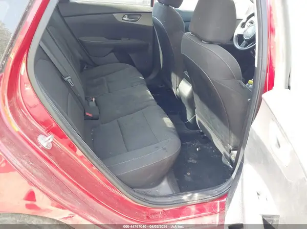 3KPF24AD6KE121073 2019 KIA FORTE - Image 8