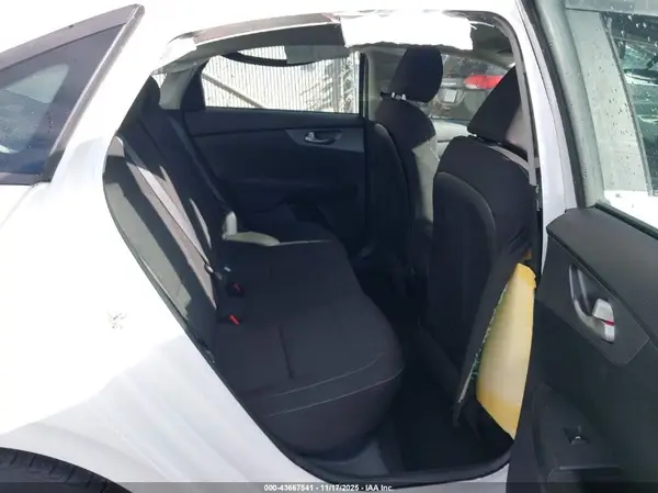 3KPF24AD6KE124278 2019 KIA FORTE - Image 8