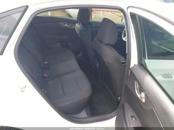 3KPF24AD6KE128623 2019 KIA FORTE - Image 8