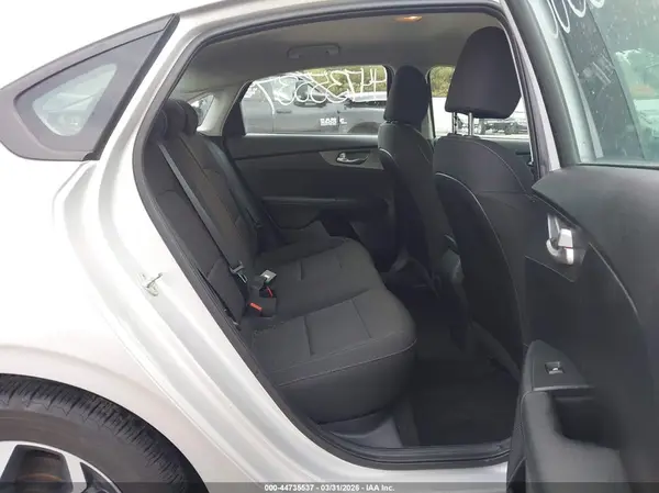 3KPF24AD6KE134325 2019 KIA FORTE - Image 8