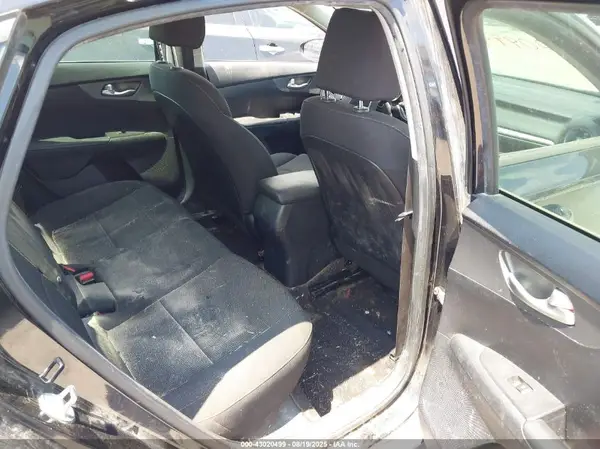 3KPF24AD6KE135829 2019 KIA FORTE - Image 8