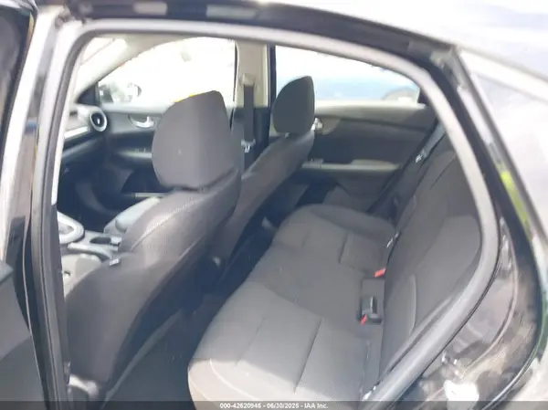 3KPF24AD6KE137029 2019 KIA FORTE - Image 8