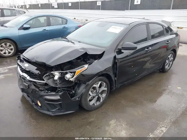 3KPF24AD6KE137404 2019 KIA FORTE - Image 2