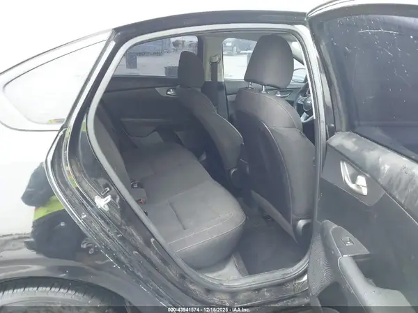 3KPF24AD6KE137404 2019 KIA FORTE - Image 8