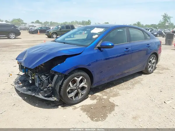 3KPF24AD6KE137497 2019 KIA FORTE - Image 2