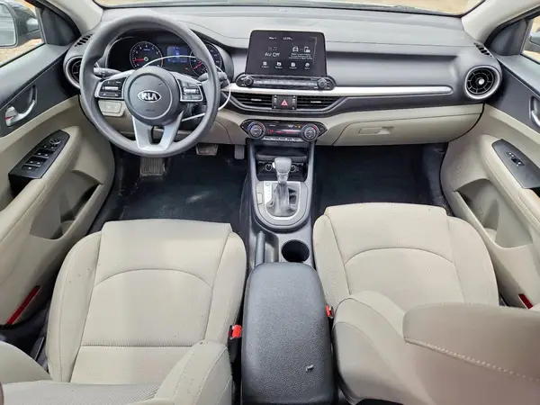 3KPF24AD6KE137581 2019 KIA FORTE - Image 8